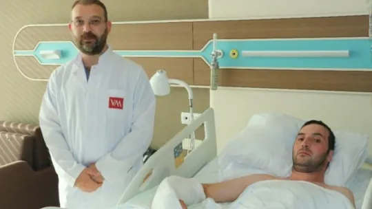 Fabrika işçisinin iş kazasında kopan kolu bakın kaç saatte dikildi