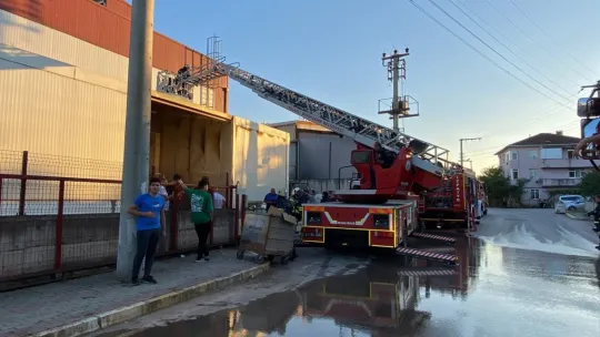 Fabrika jeneratöründe yangın çıktı