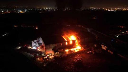 Fabrika yangını havadan görüntülendi