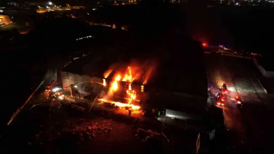 Fabrika yangını havadan görüntülendi