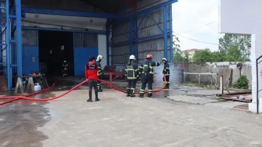 Fabrikada gaz kaçağından çıkan yangın korkuttu