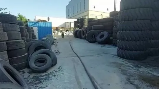 Fabrikadaki dev lastikler alevlere teslim oldu