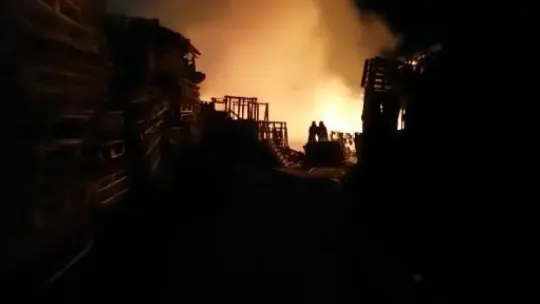 Fabrika önünde yangın!