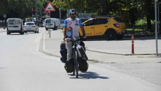 Bisikletle 4 bin kilometre pedal çevirip 30 şehir dolaştı