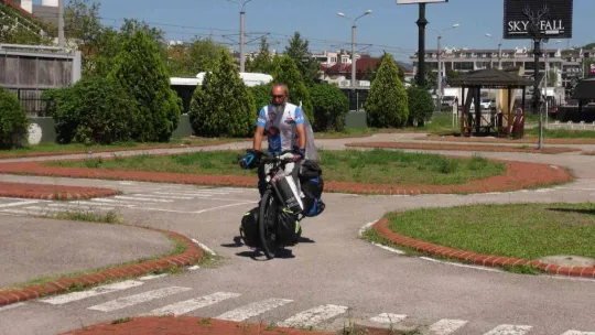 Bisikletle 4 bin kilometre pedal çevirip 30 şehir dolaştı