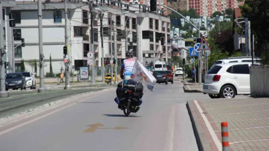 Bisikletle 4 bin kilometre pedal çevirip 30 şehir dolaştı