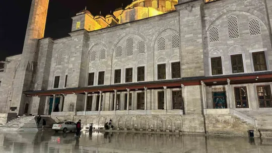 Fatih Camii'nde bıçaklı saldırı
