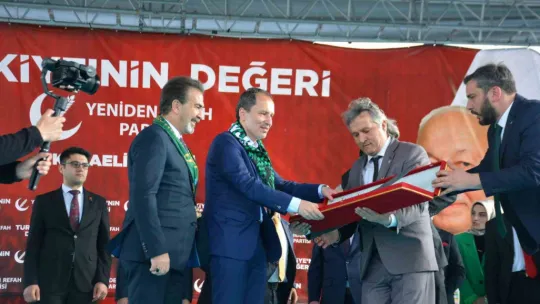 Fatih Erbakan Kocaeli'de CHP'ye yüklendi