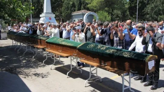 Feci kazada hayatını kaybeden aile toprağa verildi