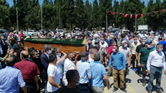 Feci kazada hayatını kaybeden aile toprağa verildi