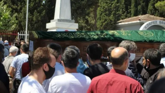 Feci kazada hayatını kaybeden aile toprağa verildi