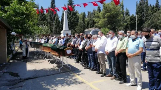 Feci kazada hayatını kaybeden aile toprağa verildi
