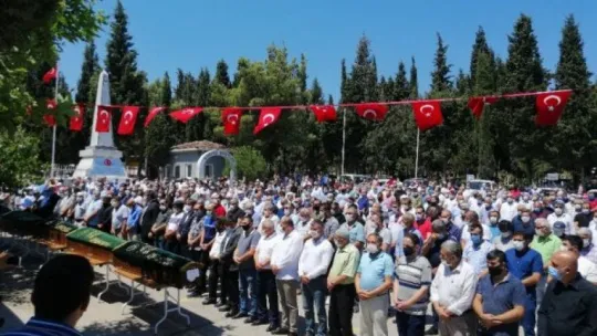 Feci kazada hayatını kaybeden aile toprağa verildi