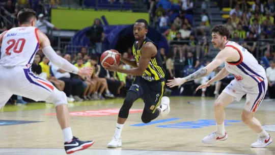 Fenerbahçe, seride 2-0 öne geçti