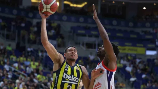 Fenerbahçe, seride 2-0 öne geçti
