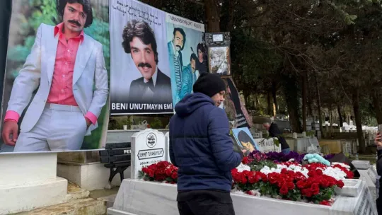 Ferdi Tayfur vefatının 1. yıl dönümünde mezarı başında anıldı