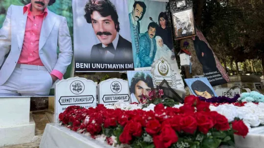 Ferdi Tayfur vefatının 1. yıl dönümünde mezarı başında anıldı