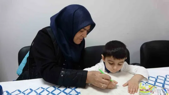 Filizden Çınara etkinliği: Büyükler torunlarıyla boyama yaptı