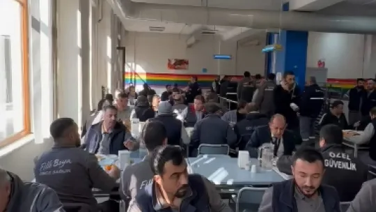 Filli Boya işçilerinden çatal kaşıklı eylem