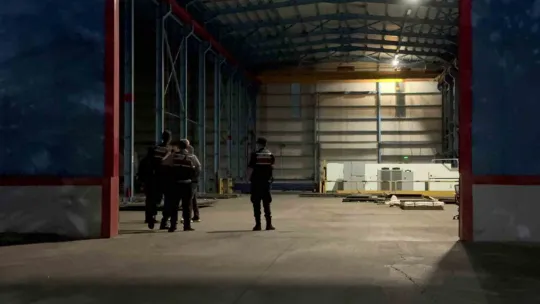 Film gibi olay, kendi mallarını alırken hırsızlık baskını yedi