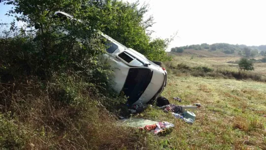 Fındık işçilerini taşıyan minibüs devrildi: yaralılar var