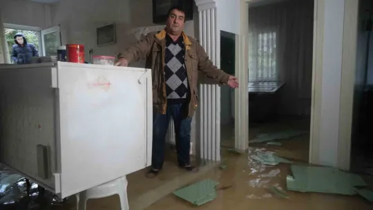 Fırtına felç etti: Evler suyla doldu, vatandaşlar dışarıya çıkamadı