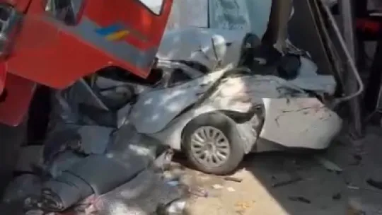 Freni boşalan kamyon dehşet saçtı
