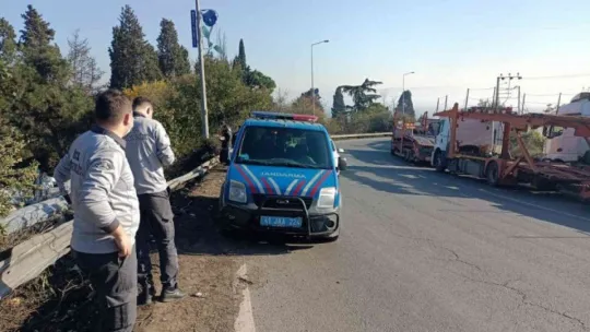 Freni boşalan kamyonun sürücüsü, canını hiçe saydı!