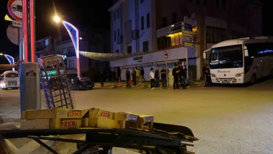 İzmit'te  midibüsü markete daldı