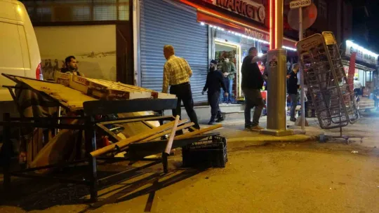 İzmit'te  midibüsü markete daldı