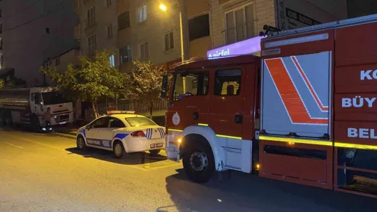 Freni boşalan tanker otobüs durağına daldı