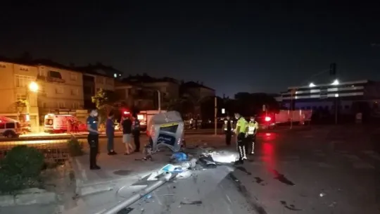Freni boşalan tır ortalığı savaş alanına çevirdi!