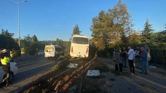 Freni patlayan servis midibüsü ağaçları biçti: yaralılar var
