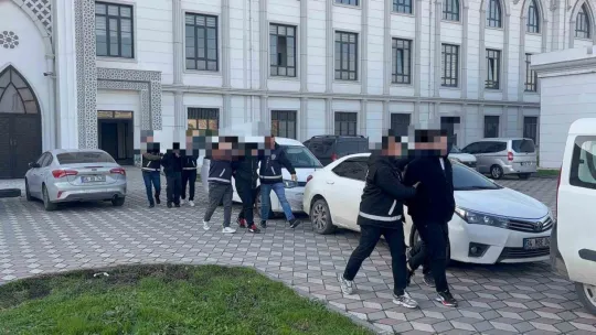 Futbolcunun aralarında bulunduğu 3 kişiyi silahla yaralayan 2 şüpheli tutuklandı