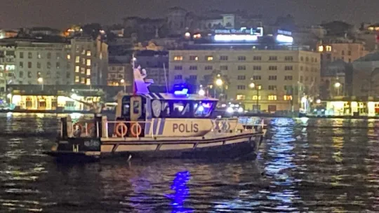 Galata Köprüsü'nden denize düşen vatandaş hayatını kaybetti