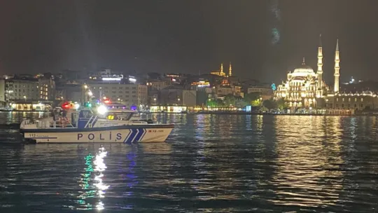 Galata Köprüsü'nden denize düşen vatandaş hayatını kaybetti