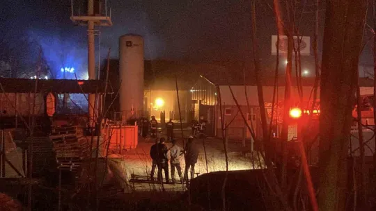 Gaz dolum tesisinde tüpler alevlere teslim oldu