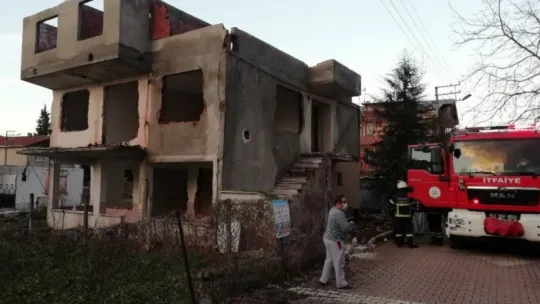 Gaz, yıkım yapılacak evde yangına sebep oldu