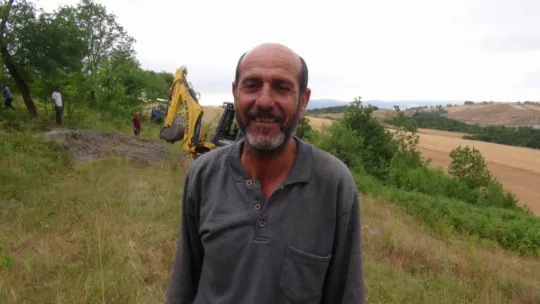 Gebe inek definecilerin kazdığı kuyuya düştü: Kurtarmak saatler sürdü