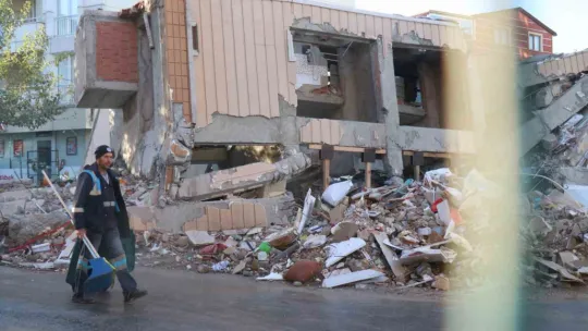 Çalışmalar sabahın ilk ışıklarıyla başladı