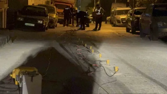 Gebze'de zeminin tomografisi santim santim çekiliyor