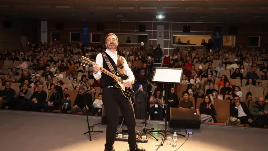 Gebze'de Barış Manço eserleriyle anıldı