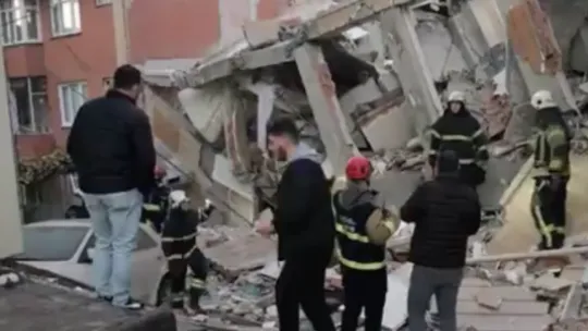 Gebze'de bina çöktü: Çok sayıda ekip sevk edildi