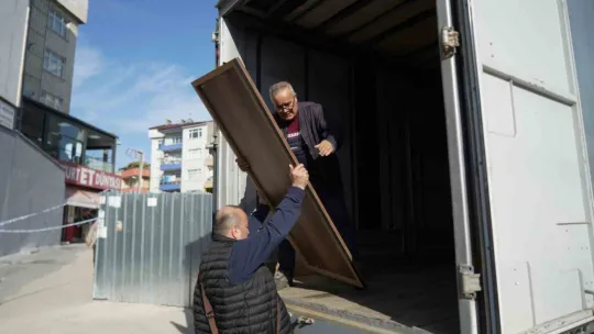 Gebze'de boşaltılan 12 binada oturanlar eşyalarını polis kontrolünde aldı