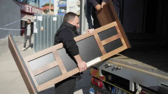 Gebze'de boşaltılan 12 binada oturanlar eşyalarını polis kontrolünde aldı