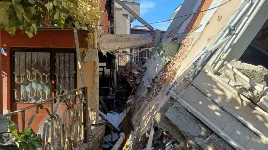 Gebze'de boşaltılan 12 binada oturanlar eşyalarını polis kontrolünde aldı