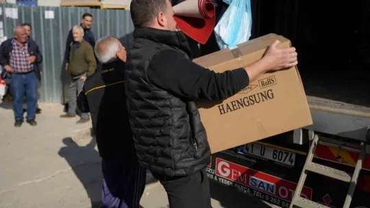 Gebze'de boşaltılan 12 binada oturanlar eşyalarını polis kontrolünde aldı