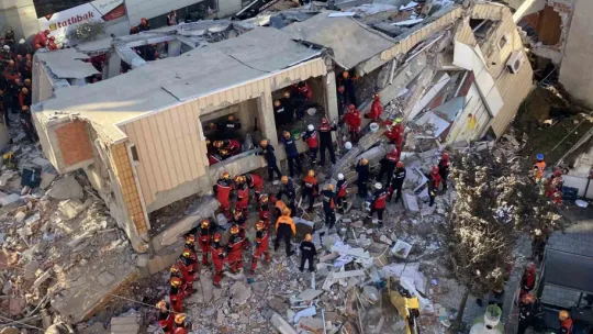Gebze'de çöken bina havadan görüntülendi