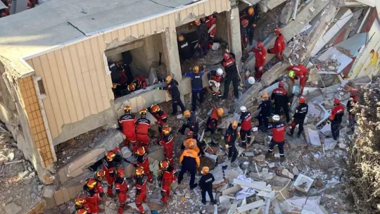 Gebze'de çöken bina havadan görüntülendi