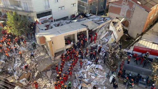 Gebze'de çöken bina havadan görüntülendi